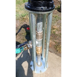 Otwarta podstawa do jednoczesnego podłączenia pompy ręcznej i elektrycznej