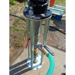 Otwarta podstawa do jednoczesnego podłączenia pompy ręcznej i elektrycznej